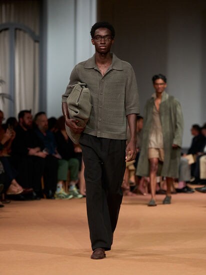 【関税込み】ZEGNA ブラック Fashion Show テーラードジャケット Ermenegildo Zegna(エルメネジルドゼニア) / テーラード